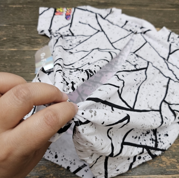 On Fire "Blessed Queen" Open Back Grafitty Print T-shirt Womam Size Medium - Picture 8 of 8